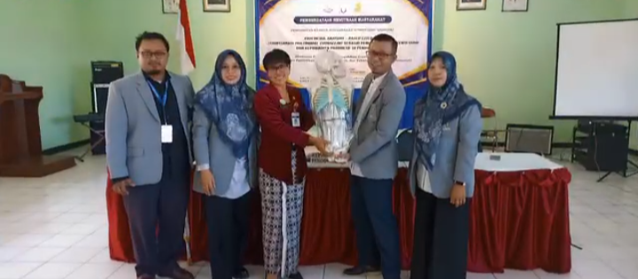 Penyerahan dua unit media pembelajaran anatomi dari Universitas Muria Kudus