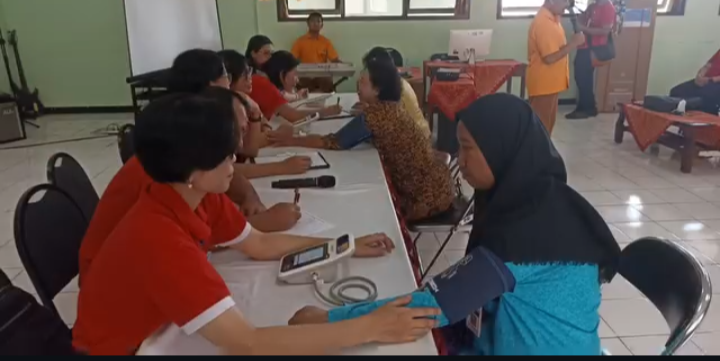 Kegiatan Cek Kesehatan oleh RS Mardi Rahayu Kudus