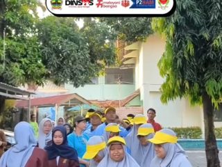 jalan sehat di gor balai jagong