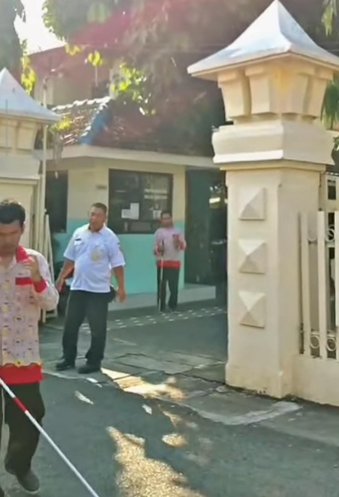 para penyandang disabilitas sedang mengikuti rute orientasi mobilitas ppsdsn pendowo kudus